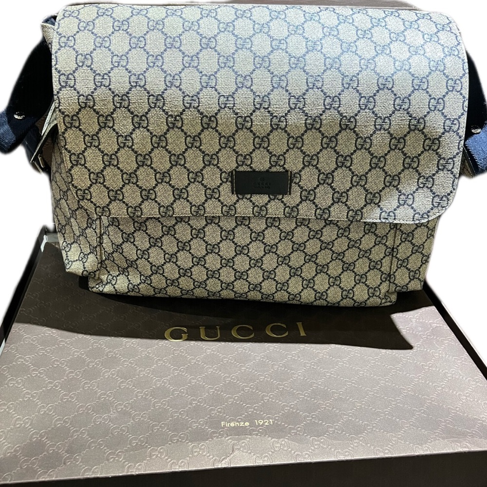 SOLD GUCCI GG Supreme Diaper Bag - Picture 3 of 13
